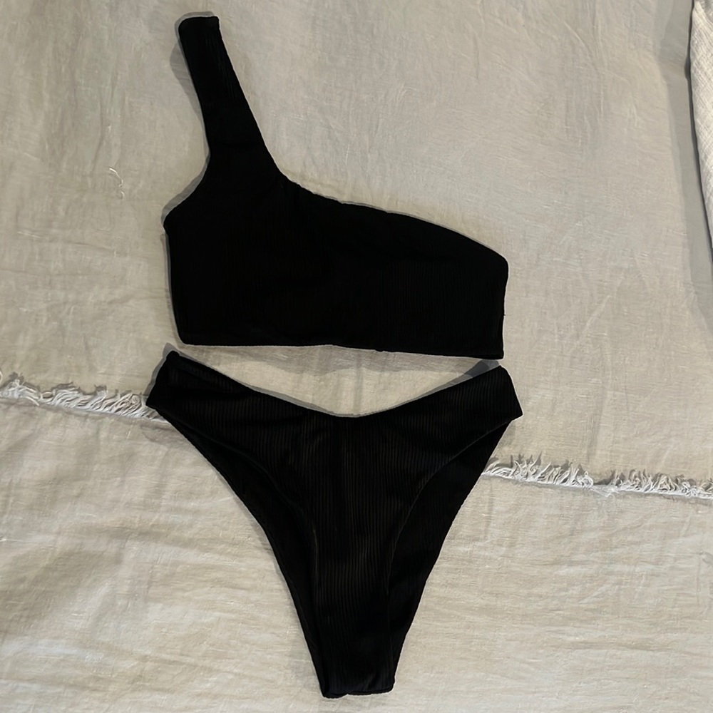 Black Ribbed One Shoulder Bikini